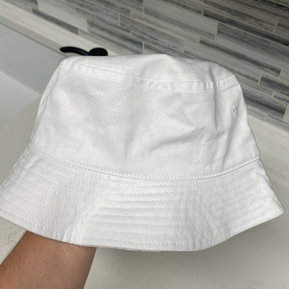 White “Los Angeles” bucket Hat - Picture 9 of 11